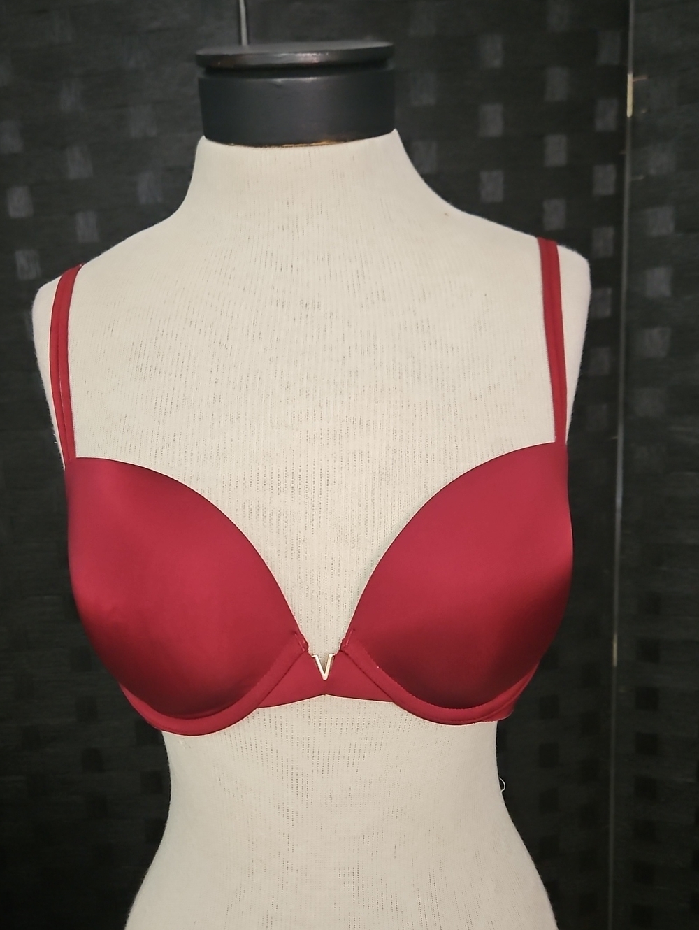 Victoria's Secret Plunge Push-Up Bra in Wine Red Size 34D